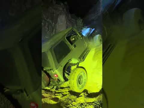 Late night wheeling anyone? 🙌🔥🤘🏽 #offroad #jeep #rockcrawler